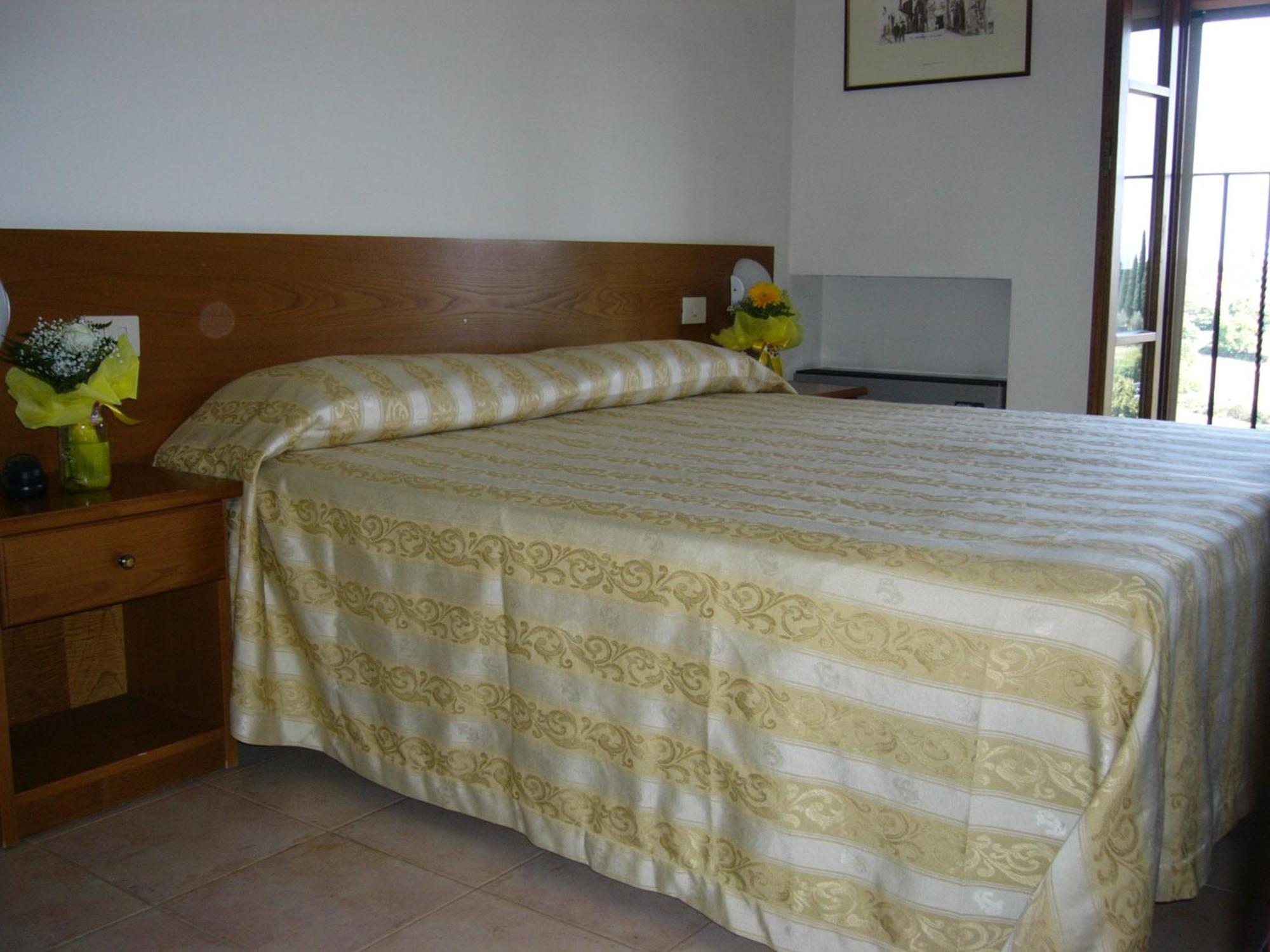 Albergo La Foresteria Bettolle Exterior photo