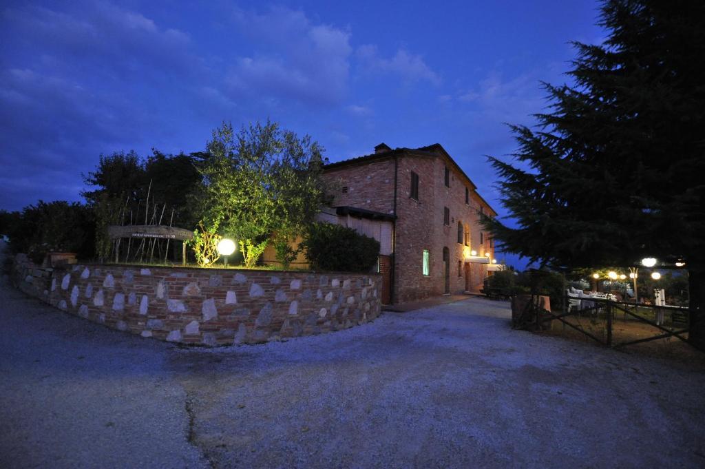 Albergo La Foresteria Bettolle Exterior photo